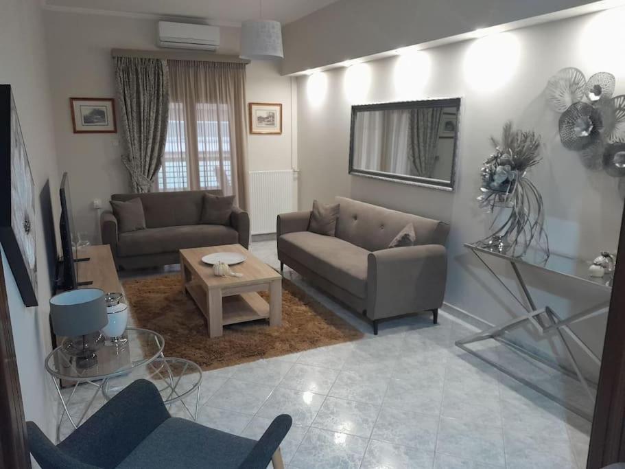 Maison De Luxx , A11 City Center Larissa Exteriör bild